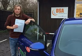 Congratulations to Seb Swenson who passed on 4 January 2017 with Sarah. First time with 11 minor faults