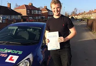 Congratulations to Tyler Holmes from York who passed with Sarah, first time with only 2x minor faults
